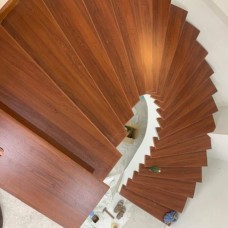 Mặt bậc cầu thang nhựa giả gỗ giá rẻ tại Linh Xuân