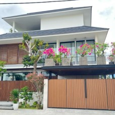 Lắp đặt cửa sắt ốp gỗ nhựa uy tín tại Dĩ An