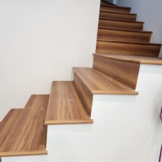 Thi công mặt bậc cầu thang nhựa tại Linh Xuân - Thủ Đức 