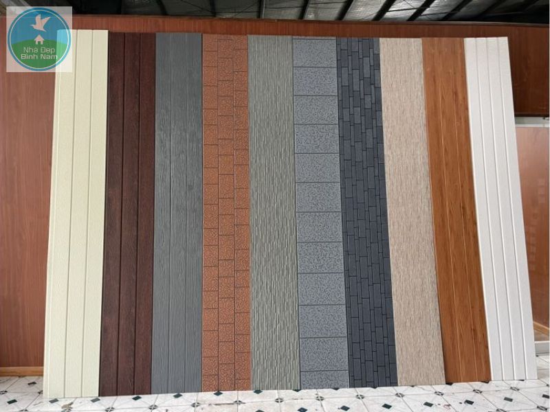 Tấm panel tôn xốp là loại vật liệu xây dựng được cấu tạo từ ba lớp