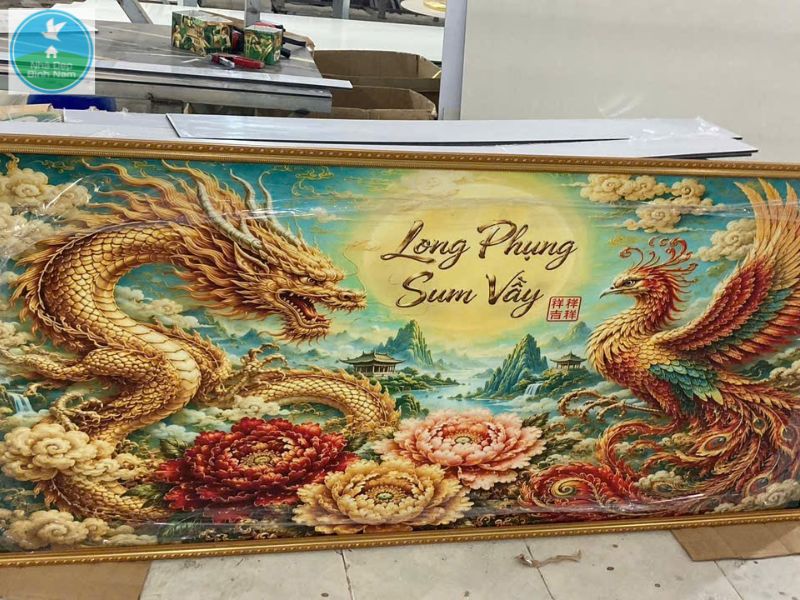 Trang trí phòng khách bằng tranh tráng gương phong thủy