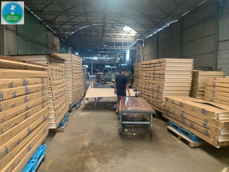 Xưởng sản xuấ cửa Bình Nam  Xưởng sản xuấ cửa Bình Nam