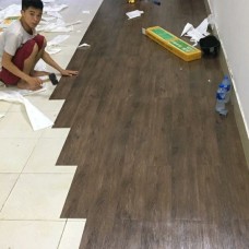 Sàn dán keo giá rẻ tại Làng Đại Học 