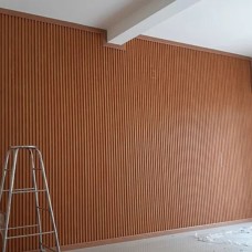 Thi công lam sóng nhựa giả gỗ tại Đông Hòa